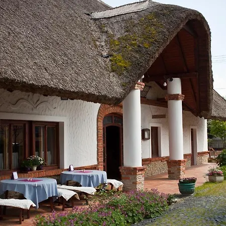 St.michael Panzio Lovaspark Bed & Breakfast 3*