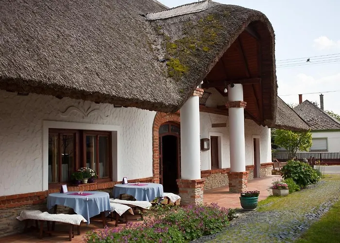 St.michael Panzio Lovaspark Bed & Breakfast 3*