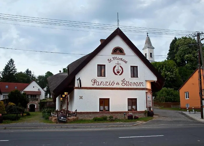 St.michael Panzio Lovaspark Bed & Breakfast